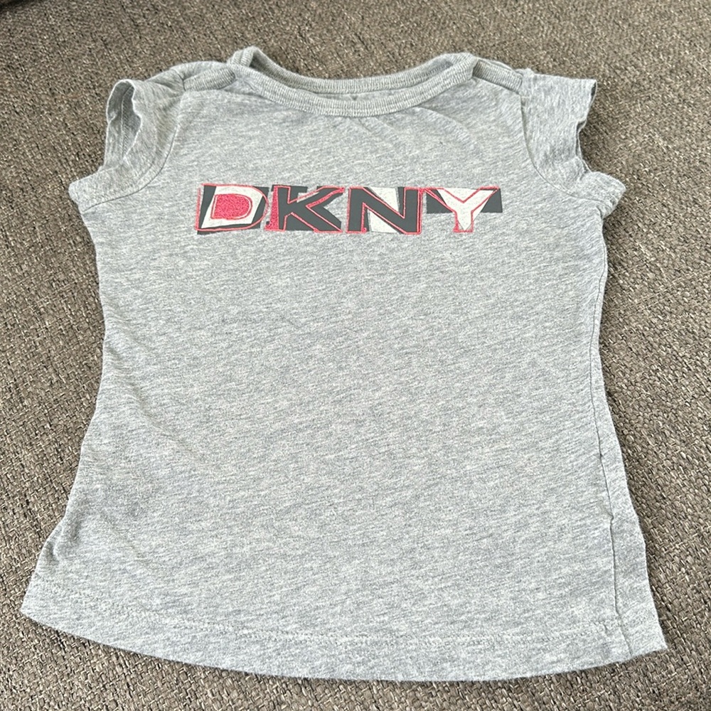 DKNY Girls Gray Graphic T-Shirt Short Sleeve Pink Glitter Outline Logo Size 4